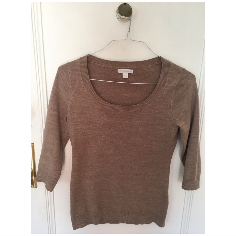Brown crew neck tee